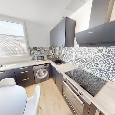 Apartment Studio Neuf, Amenage Et Equipe Centre-ville, Proche De Coty